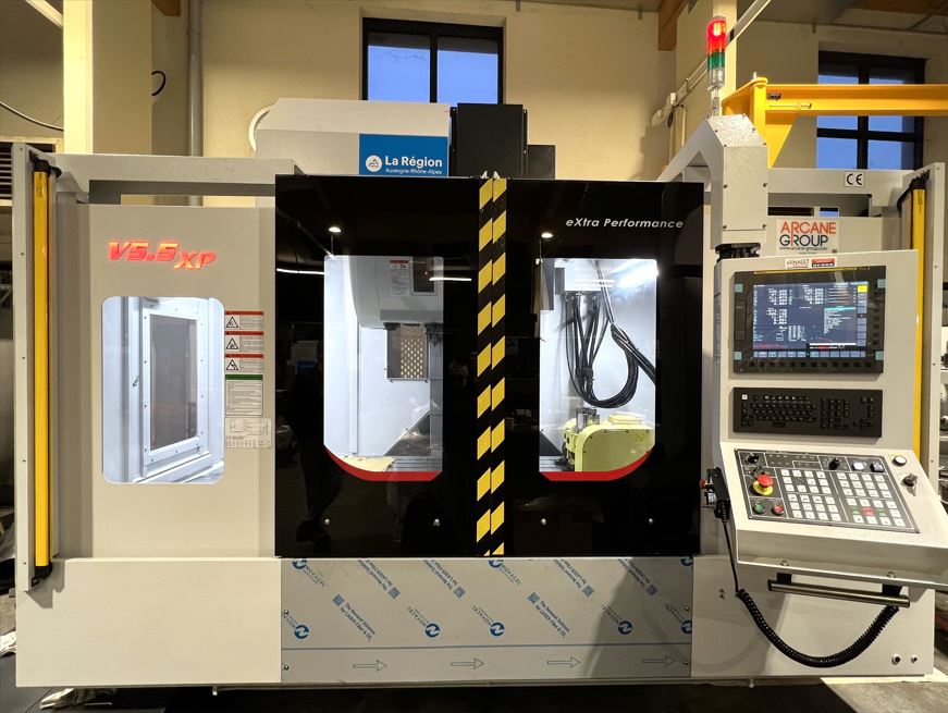 Centre d’usinage vertical AKIRA SEIKI V5.5XP