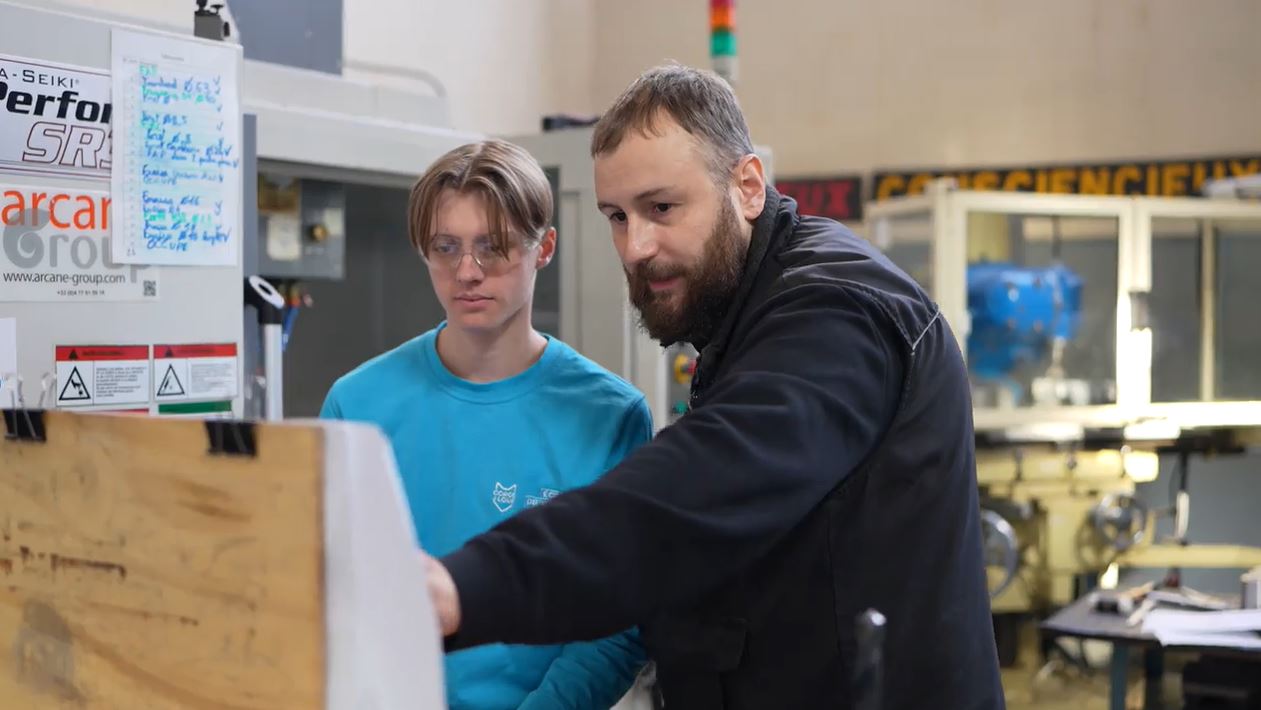 Elève et MP à l'atelier