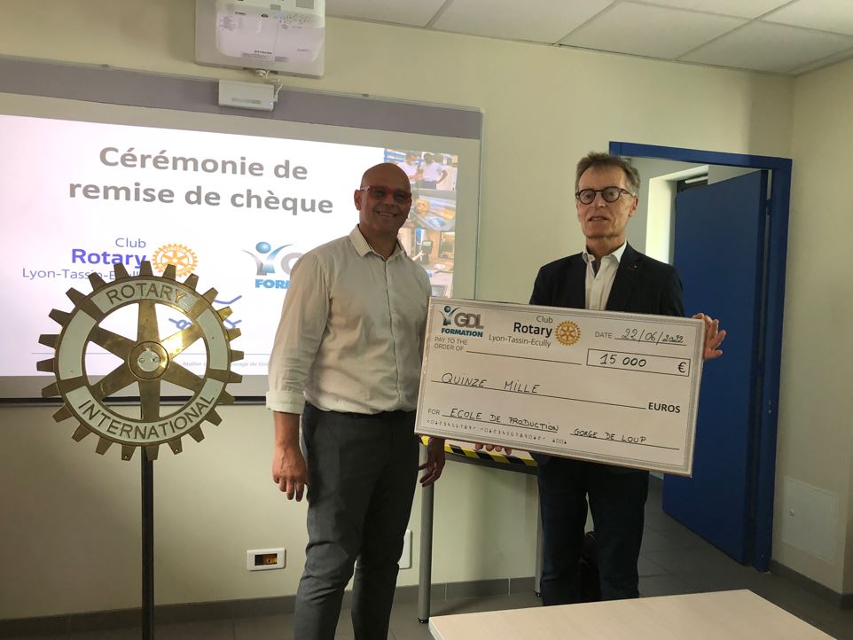 Remise de chèque Rotary Club